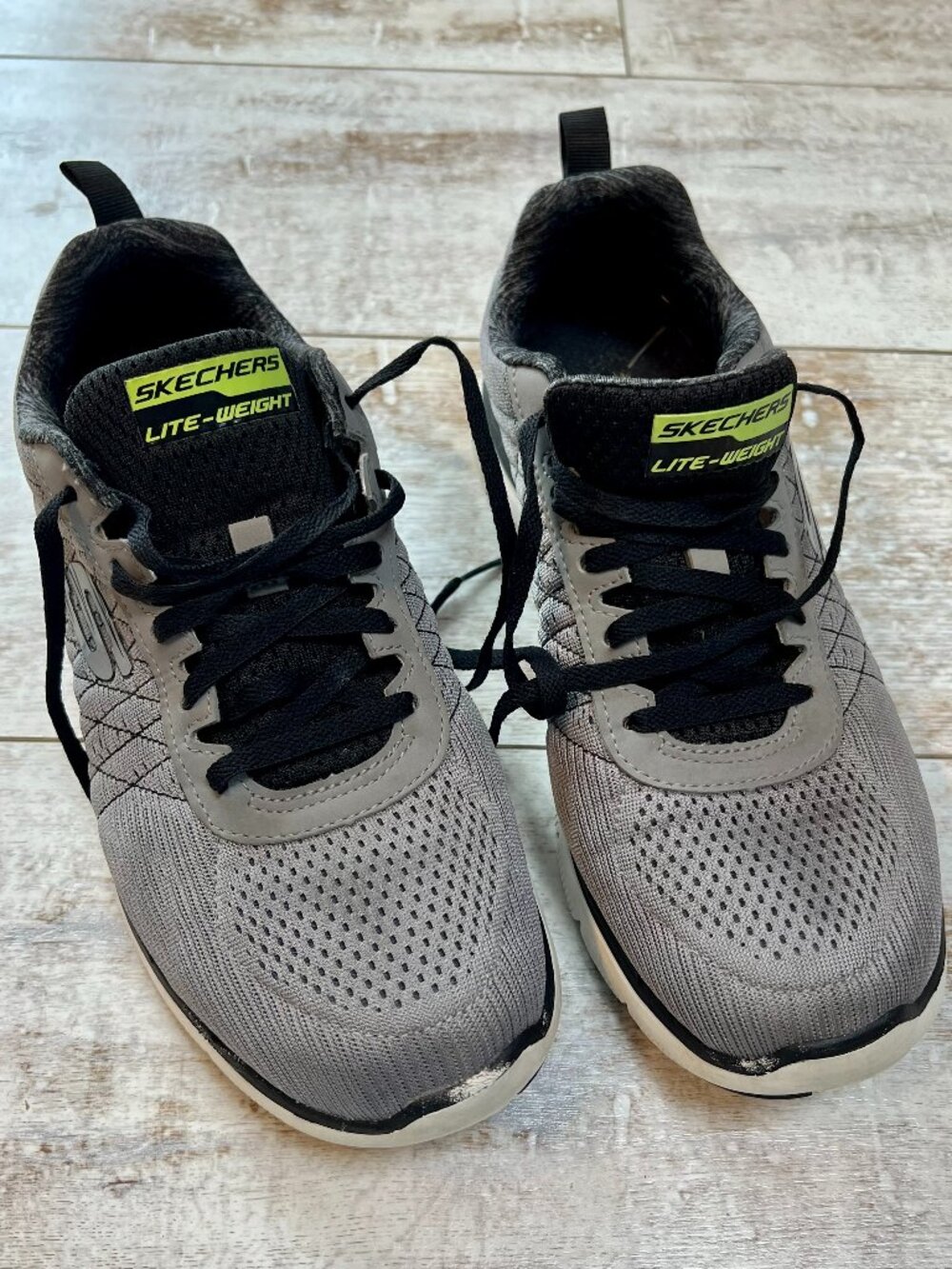 PRICE FIRM!  Mens Sketchers Dual-Lite Sneakers - Picture 2 of 9